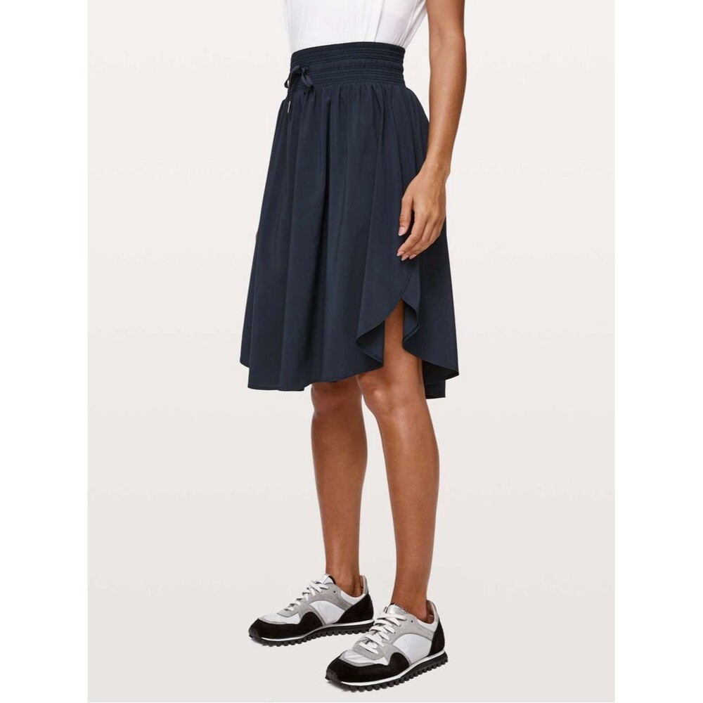 Lululemon The Everyday Skirt in True Navy Sz 6 Sporty Casual Minimalist Sporty